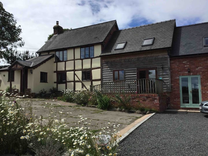 Cefn Y Vastre, BnB 17th century barn