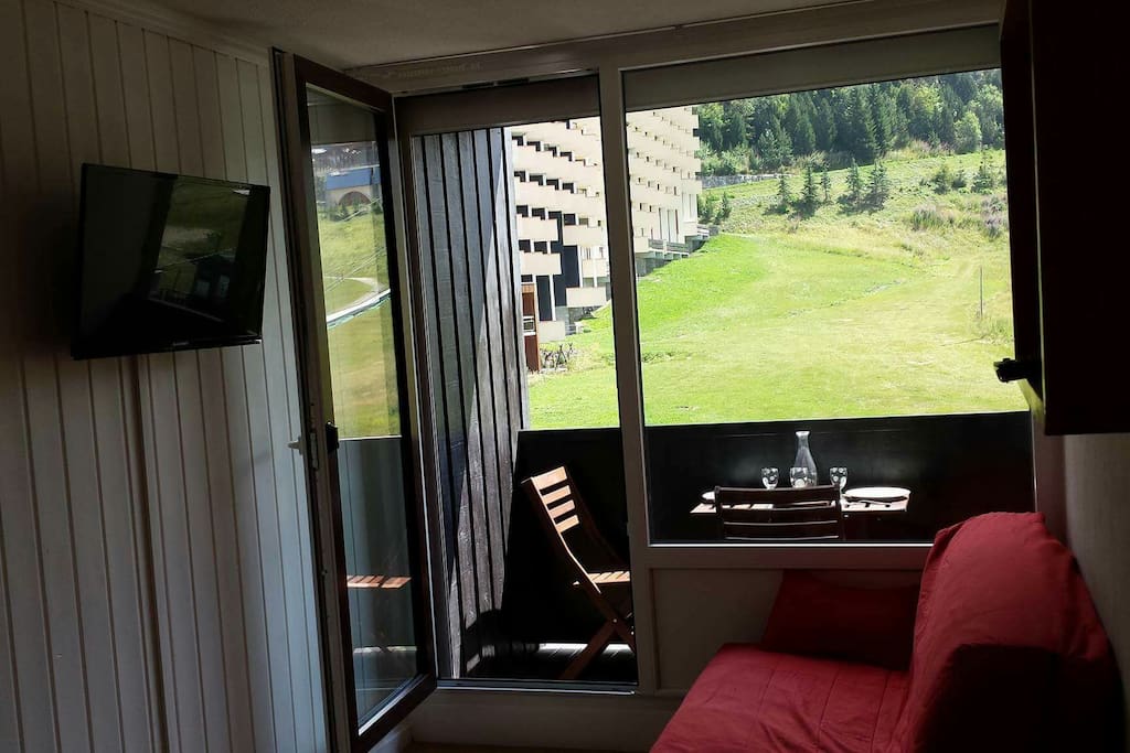 TV ecran plat, balcon équipe Sud Est