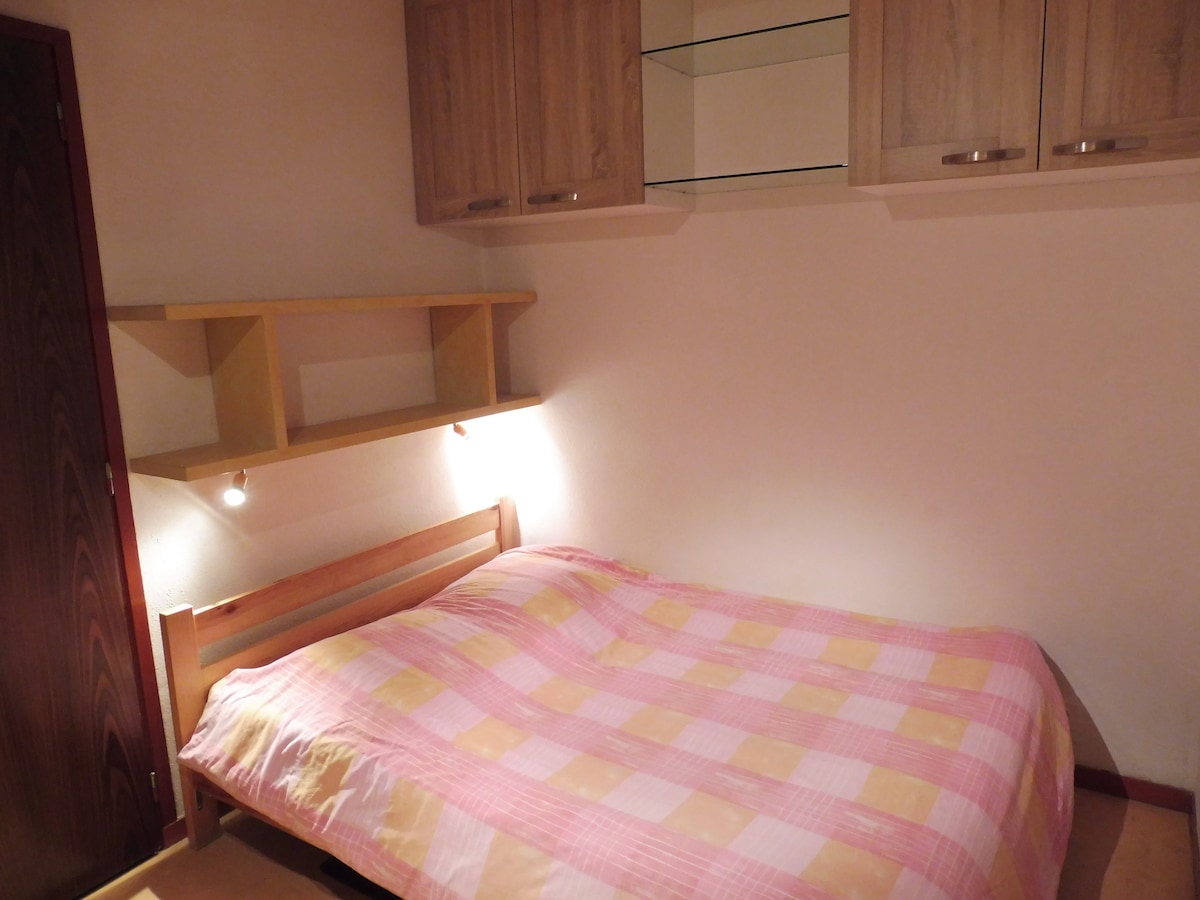 Спалня: 2 легла