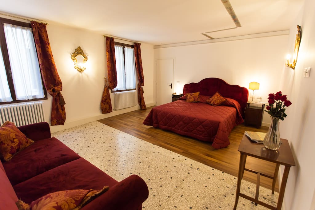 Bedroom 1
*
Stanza da letto 1
