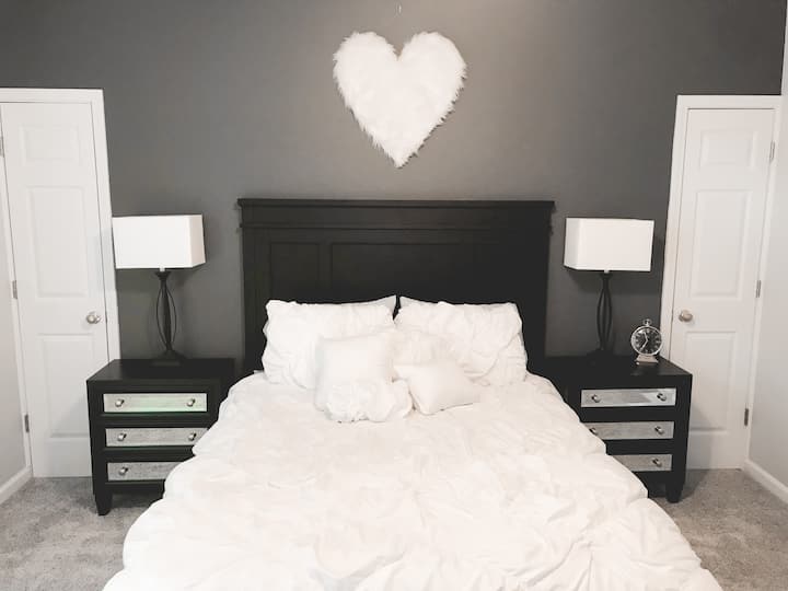 غرفة النوم الرئيسية ، في الطابق العلوي