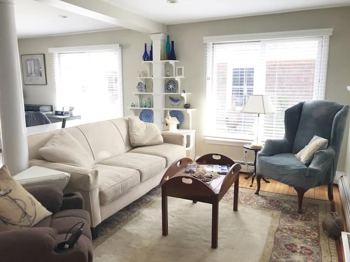 In Law Apartment With Private Beach - Falmouth, MA