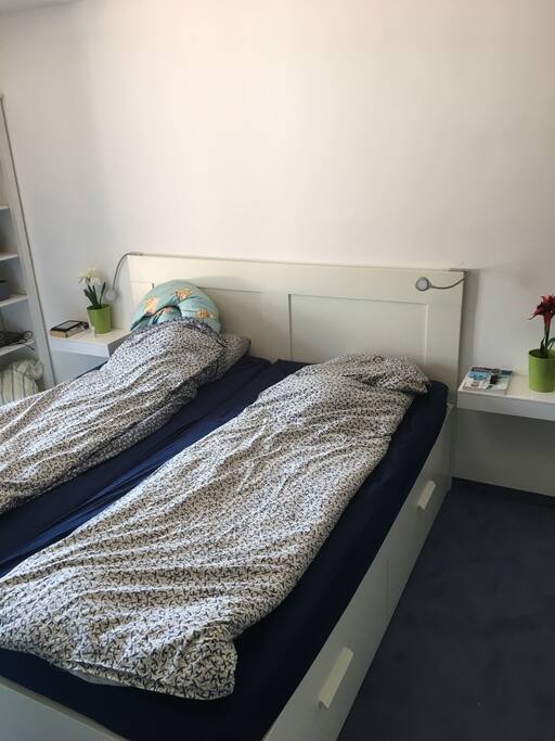 Master bedroom with a 180x200cm bed and an exit to a balcony