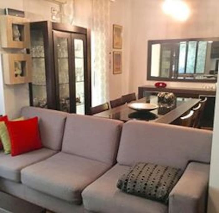 Modern design furniture.
6 seat spacious dining area