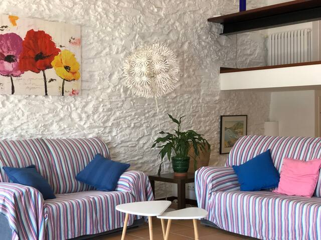 ROQUES – Casa en primera línea de mar en CADAQUÉS gallery image 5