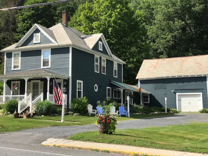 Nestled in downtown Wilmington, Vt. and within walking distance 5/10 mile t...