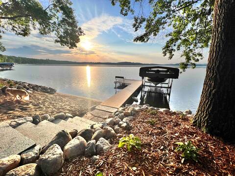 Spacious lake house w/ room for the whole family!