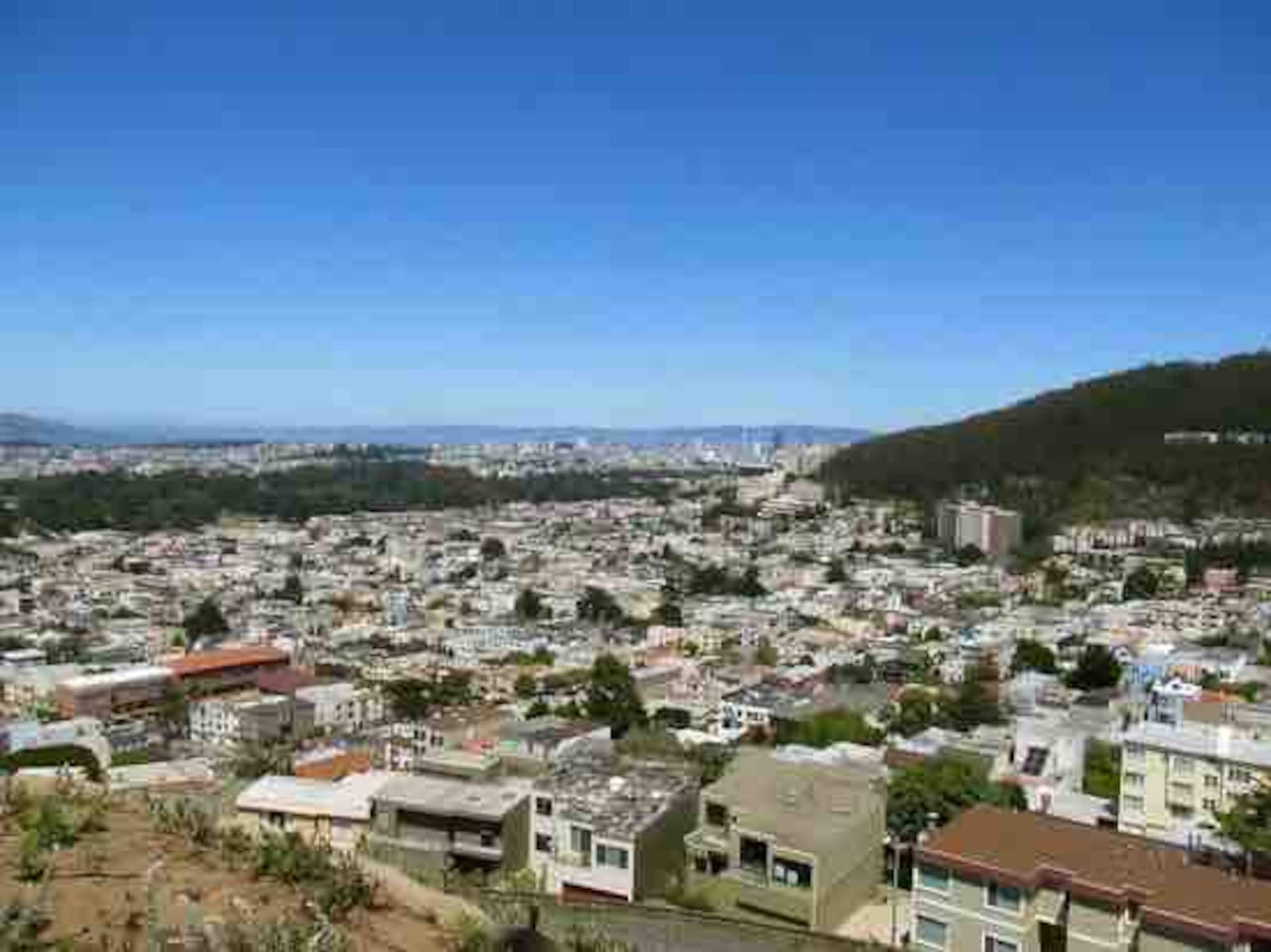 Home in San Francisco · ★4.95 · 3 bedrooms · 3 beds · 1 bath - Image 44