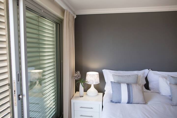 Superior apartment with spectacular views gallery image 3