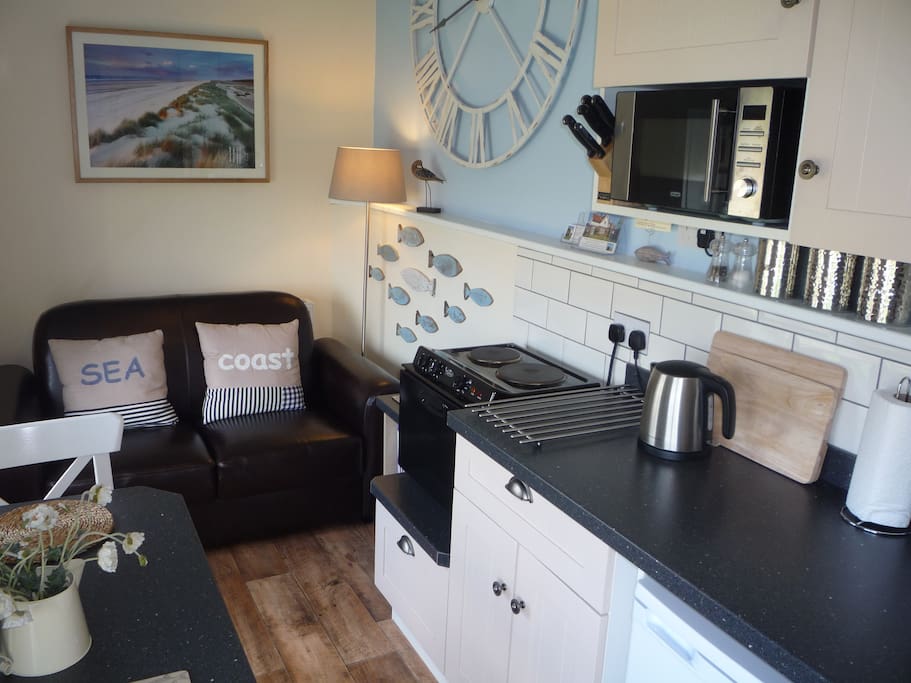 Magnolia Cottage Gables: open plan kitchen living space with a coastal feel