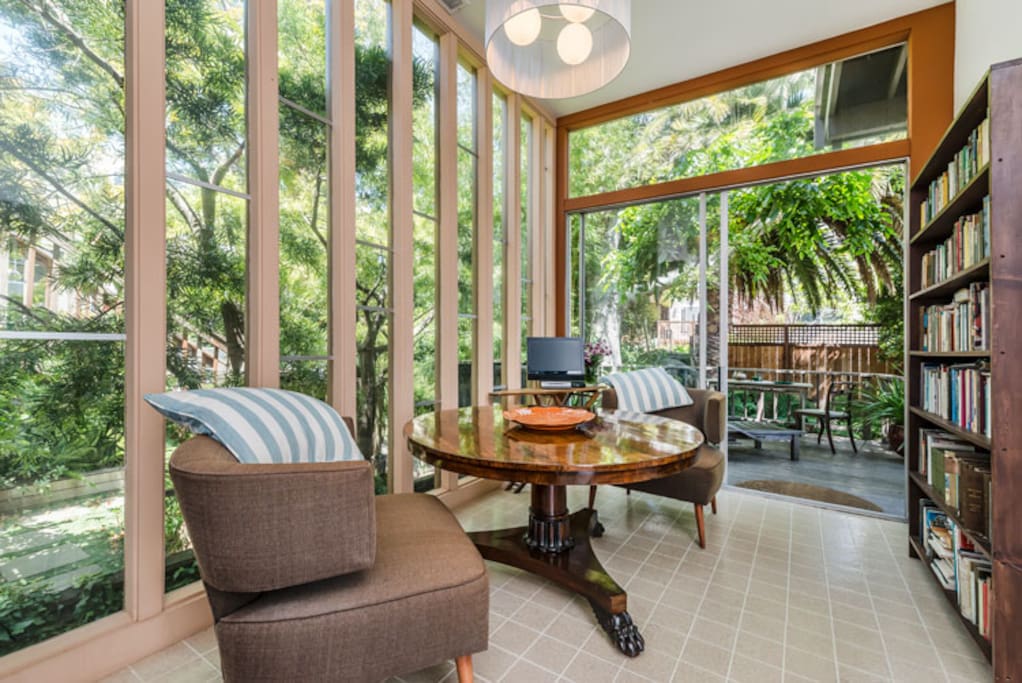 breakfast room (bedroom accessed from here)