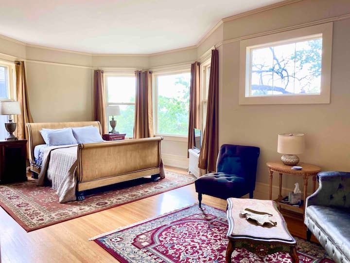 Primary bedroom with bluff views:  queen bed.