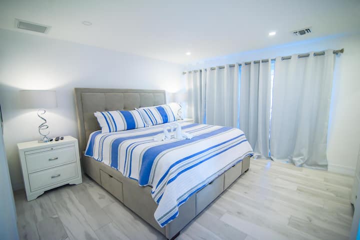 ห้องนอนใหญ่เตียงคิงไซส์และฟูกนอนใหม่