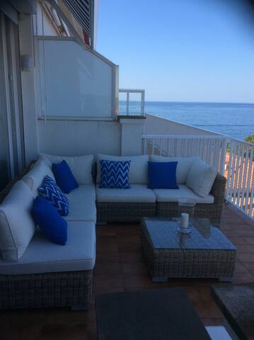 Luxury appartment at the seafront gallery image 4