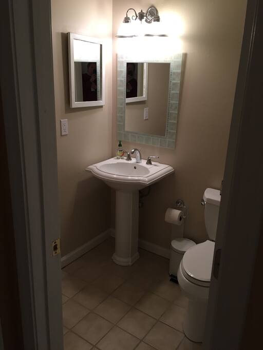 Bath - pedestal sink