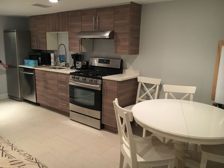 Kitchen and breakfast table