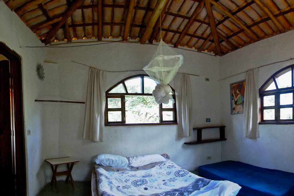 Quarto cama de casal +cama solteiro