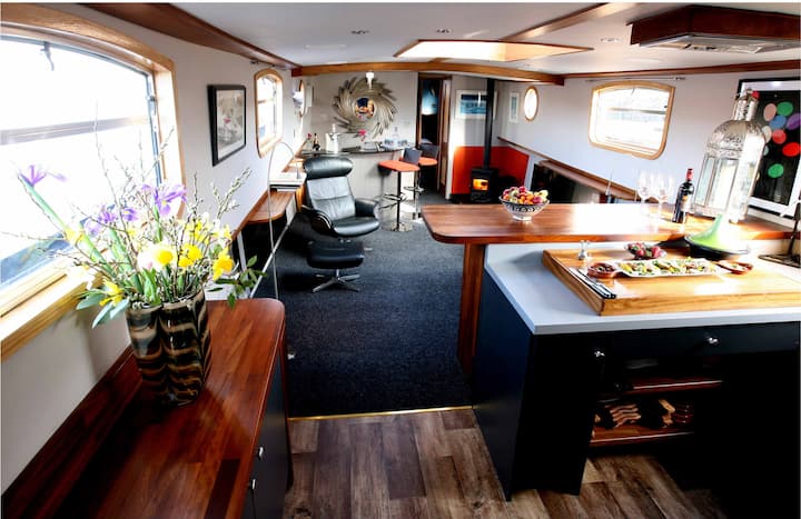 Luxury Boatel on the River Shannon