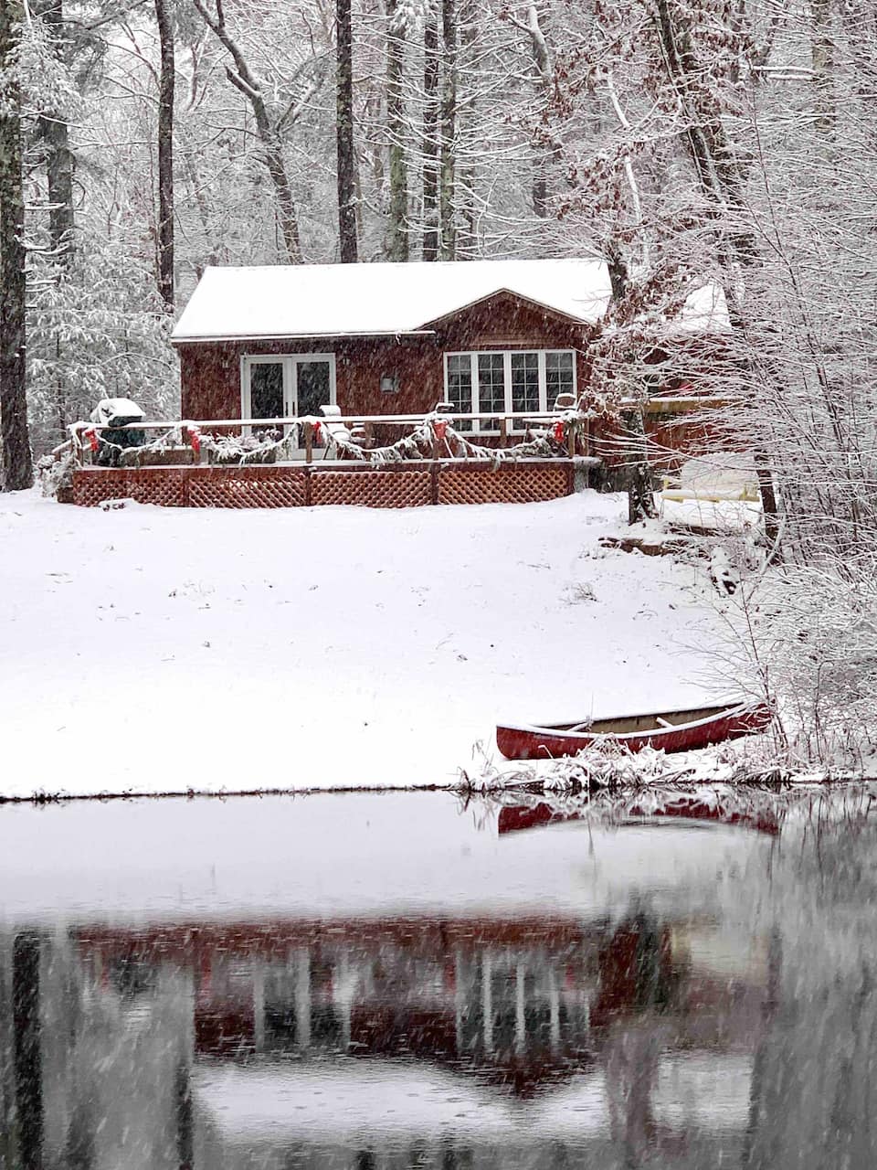 A red cabin on Turtle Pond, North Stonington, Connecticut, United States, photo 4 of 10