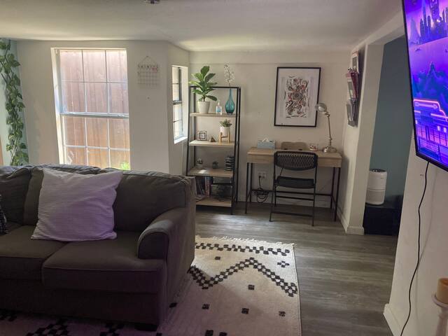 Side Guest House | 2 Bed | Wifi | Netflix gallery image 2