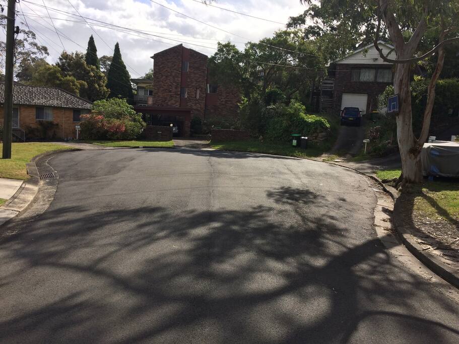 situated in a lovely quiet cul-de-de