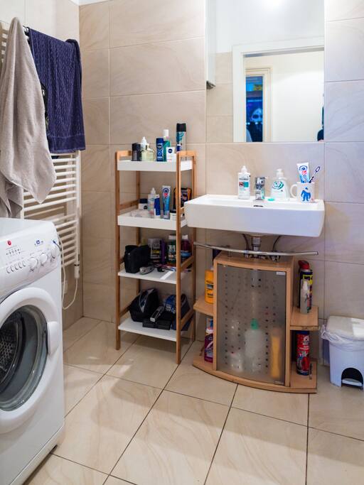 Bathroom with washing mashine
