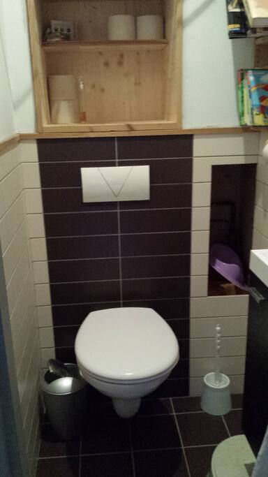 Toilettes bas à partager