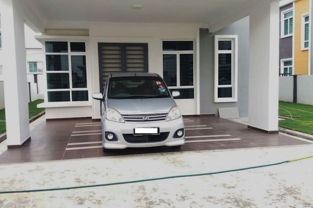 Porch can fit 2 cars