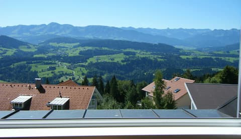 Beliebte Airbnb-Anzeige: 80 m² apartment with terrace in a prime location in Vorarlberg