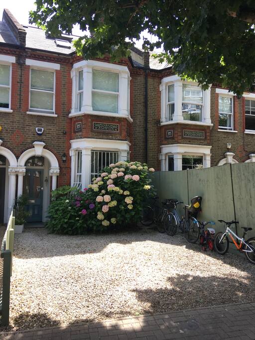 FRONT GARDEN
