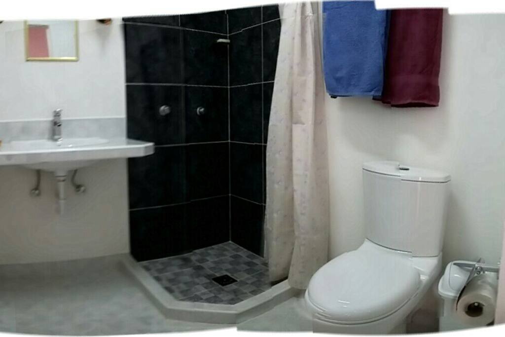 Cuarto de baños, los dos son iguales