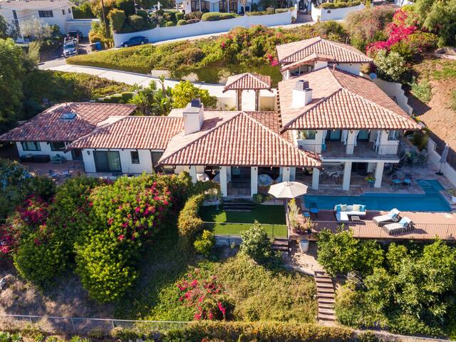 STUNNING VIEWS FROM THE HEART OF MALIBU gallery image 3