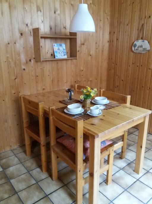 Esstisch im Wohnraum