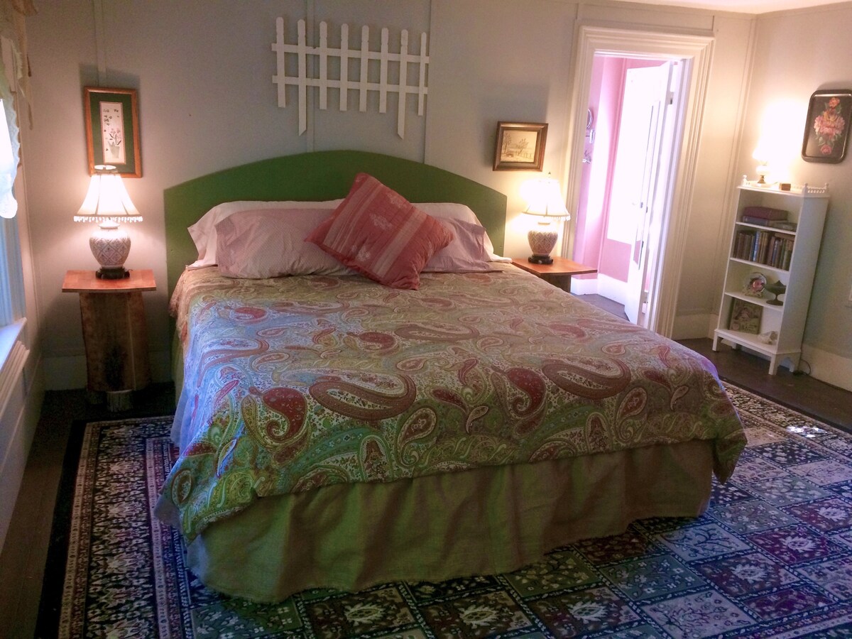 Spálňa s manželskou posteľou