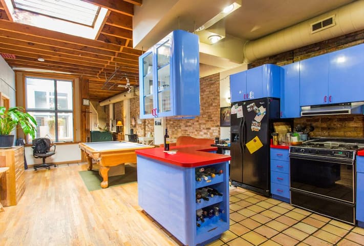 Huge Wicker Park Loft - Easy Transportation