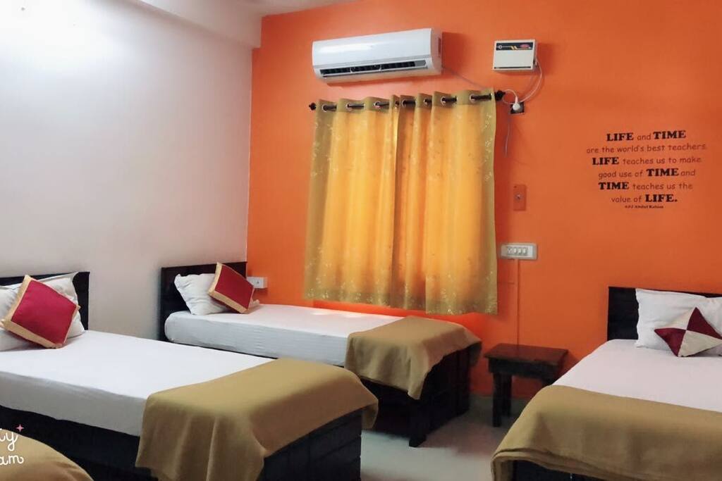4 Beds Room