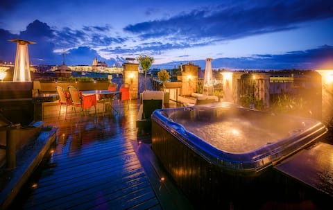 3FL Apt of KINGS + whirlpool on the terrace in the heart of Prague