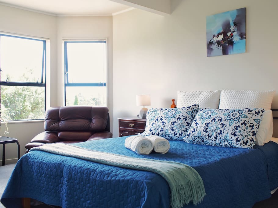 Main bedroom with queen bed