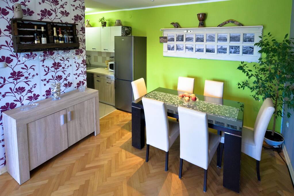 Dining room and enter in kitchen