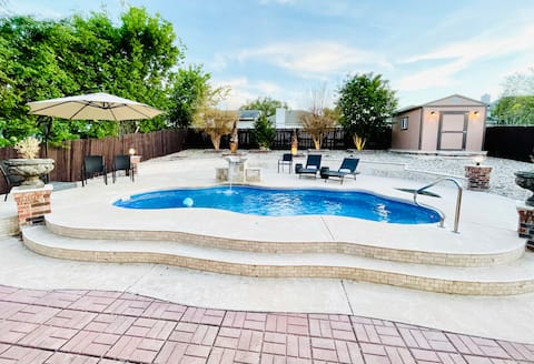 Hot Tub - Oasis Outdoor Lounge! Pool & Billiards