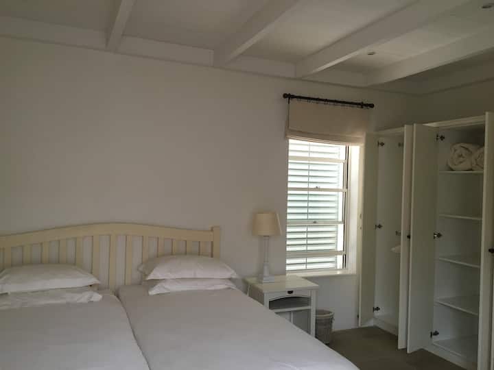 Спалня 3 (2 единични)