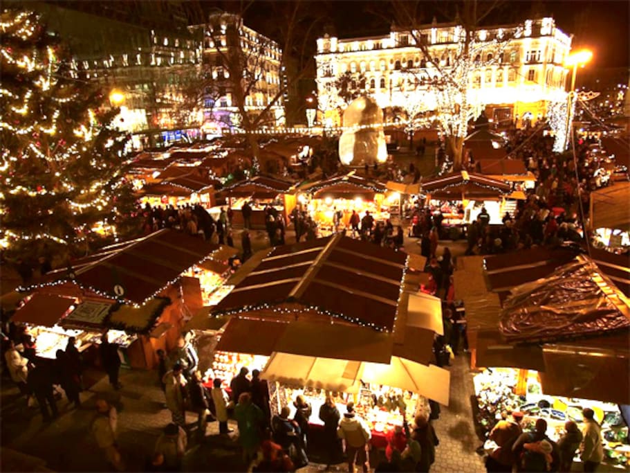 Christmas Market - Vörösmarty Square