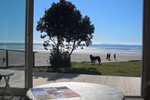 Absolute beachfront!
Modern, sleeps 12+