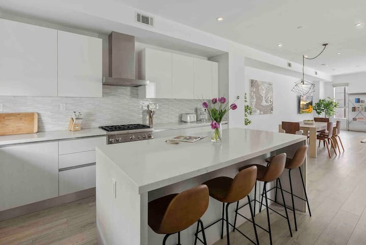 Stunning 3BR 3.5BA Gem | Rooftop | Prime West LA