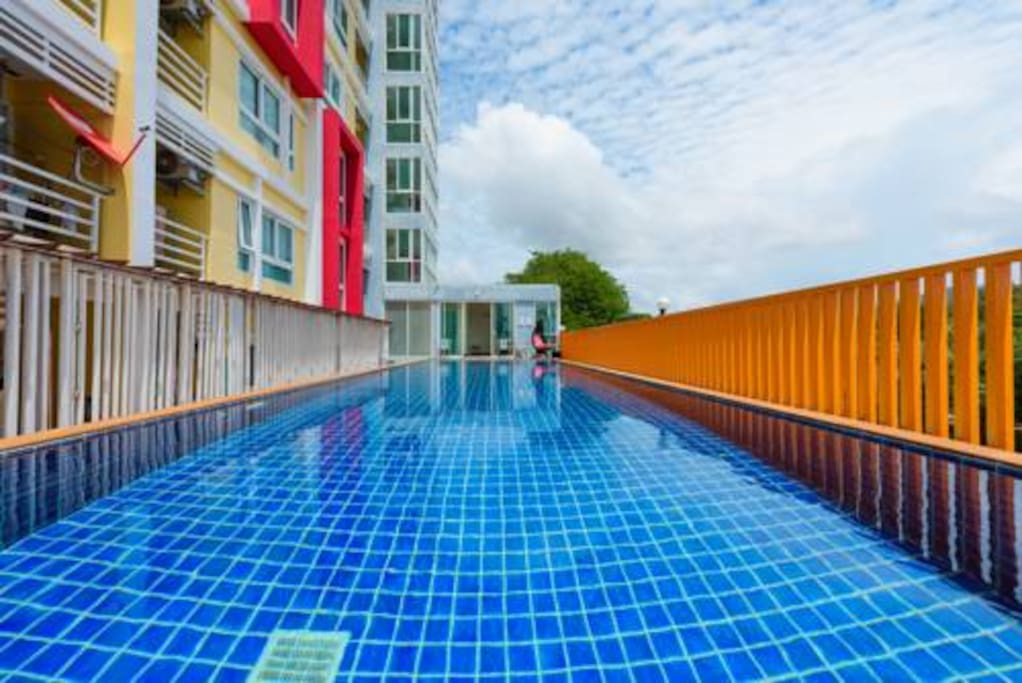 Calming swimming pool