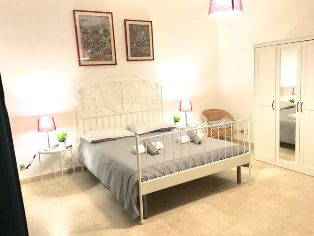 Central Guest House ( Room 3)