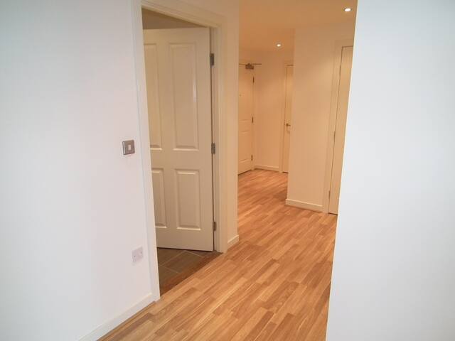 3 Bedroom Waterfront Apartment with Stunning Views gallery image 5