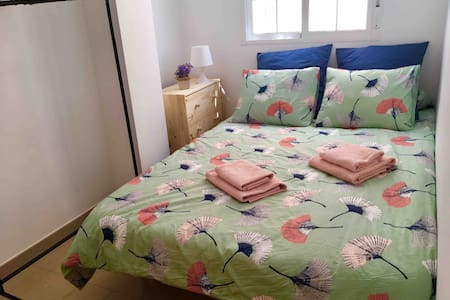 Small bedroom 10 mins from the historic centre