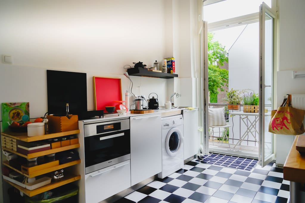 Küche mit kleinem Balkon