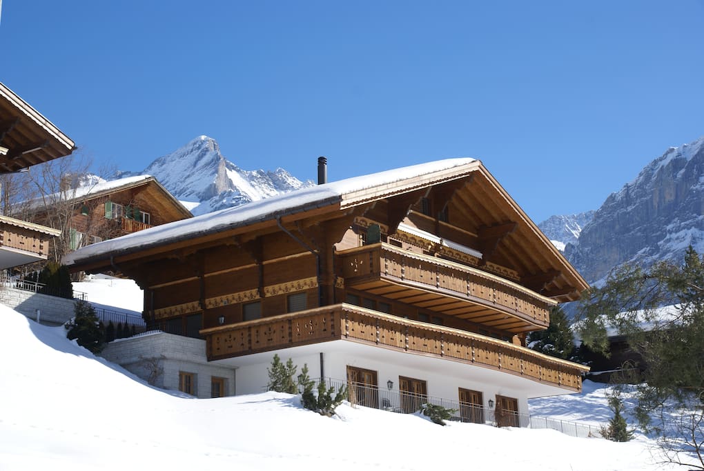 Chalet im Winter